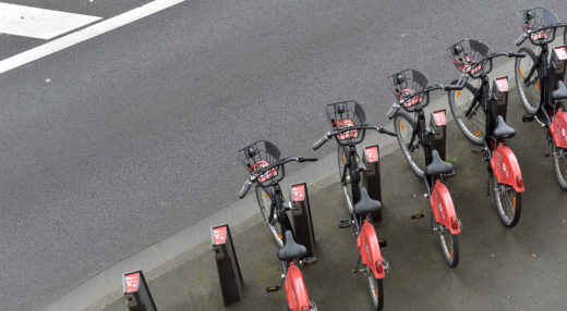 Vélos alignés dans une station V'Lille