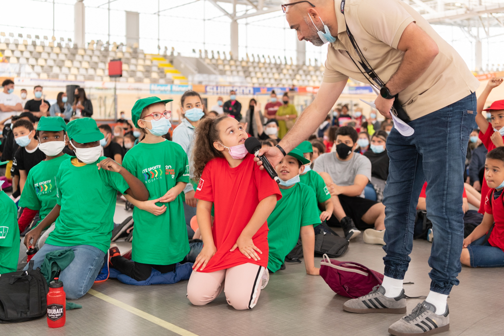 Jeunes présents au Stab Vélodrome pour le lancement de Roubaix Jeux "Un été sportif"