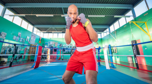 Seydi Coupé, boxeur roubaisien, sur le ring du Roubaix Boxing Club