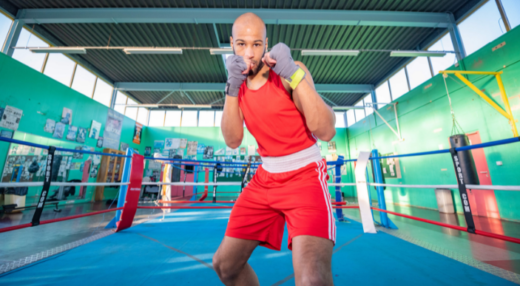 Seydi Coupé, boxeur roubaisien, sur le ring du Roubaix Boxing Club