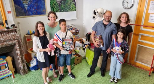 Les élus du CME offre des jouets à l'association Amitié-Partage