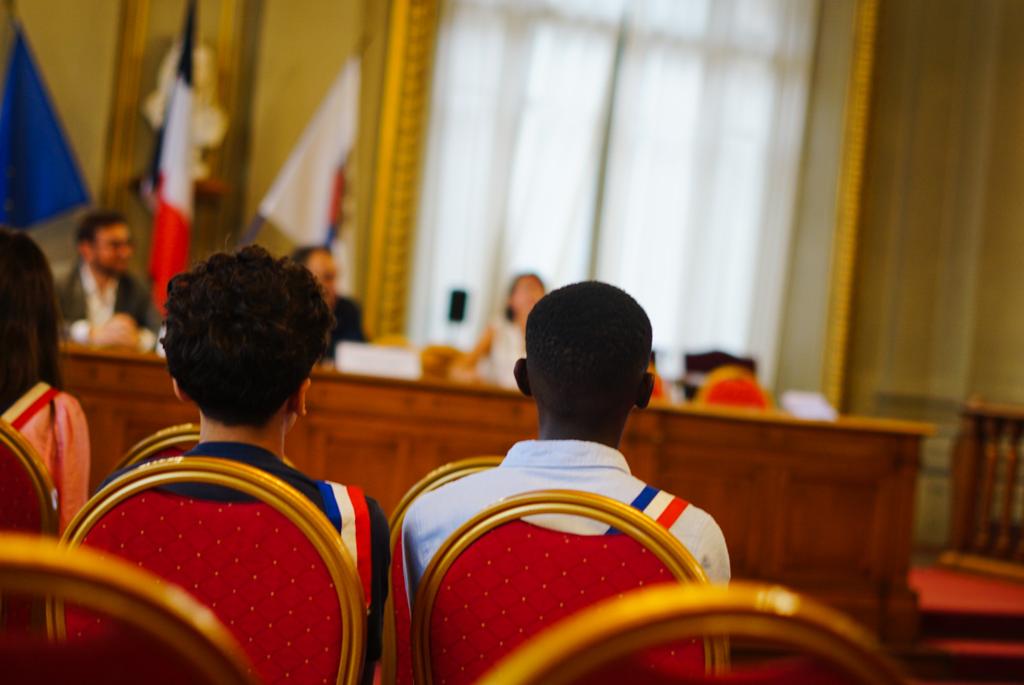 Membres du Conseil municipal de la Jeunesse lors de la cérémonie de restitution du mandat