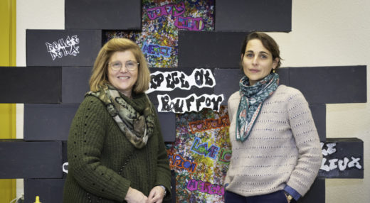 Florence De Cubber, directrice de l'école Elsa Triolet, dans le quartier de l'Alma, et Elise Melard, enseignante en CE1, à propos du prix remporté pour une vidéo réalisée avec les élèves à propos du harcèlement scolaire.