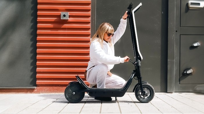 Avec Plume, la première usine française de trottinettes électriques démarre  à Roubaix - La Voix du Nord