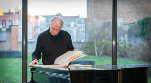 Jacques Lenot, compositeur de musique contemporaine, dans les locaux du Conservatoire de Roubaix