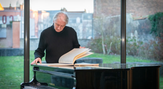 Jacques Lenot, compositeur de musique contemporaine, dans les locaux du Conservatoire de Roubaix