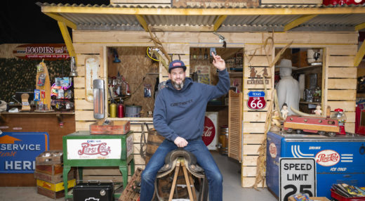 Jeremy Darras dans son ANtique Market Goodies and Family