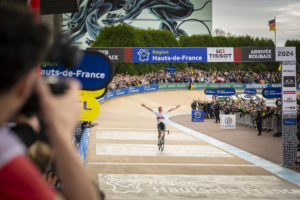 Arrivée Mathieu Van Der Poel 2024