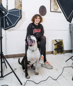 Chloé Besnard, photographe et plasticienne, dans son atelier de la Condition Publique à Roubaix.