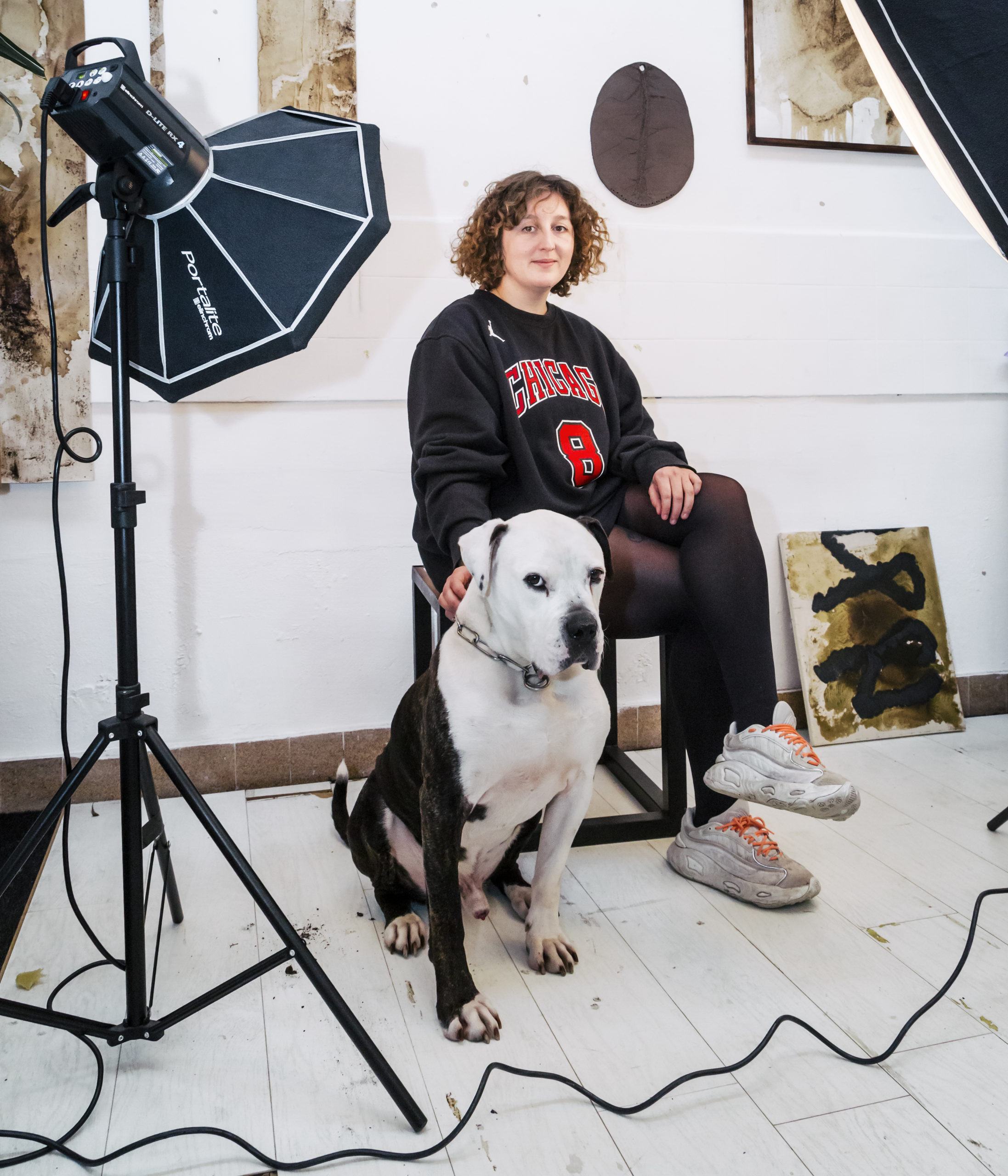 Chloé Besnard, photographe et plasticienne, dans son atelier de la Condition Publique à Roubaix.