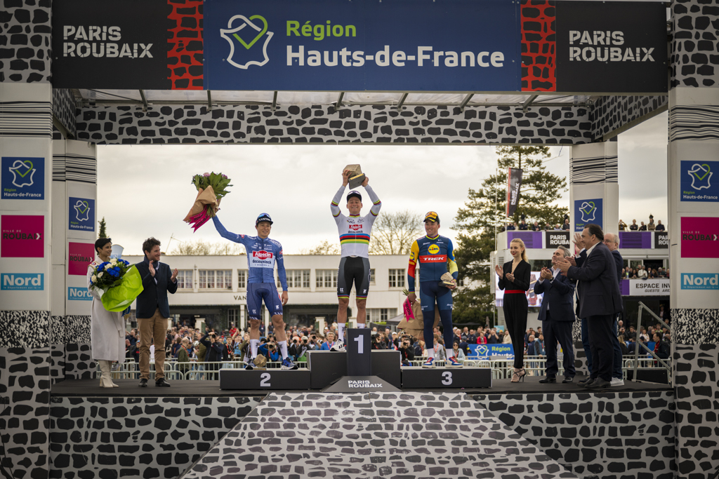 Podium Paris Roubaix 2024