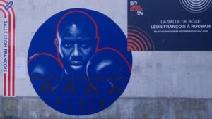 Ces œuvres vibrantes mettent en lumière les exploits de nos champions locaux : Daouda Sow, vice-champion olympique en boxe lors des JO 2008 à Pékin, par Sébastien Bouchard.